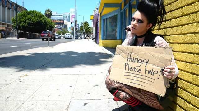 Страстная брюнетка с шикарной попкой оседлала ствол своего любовника